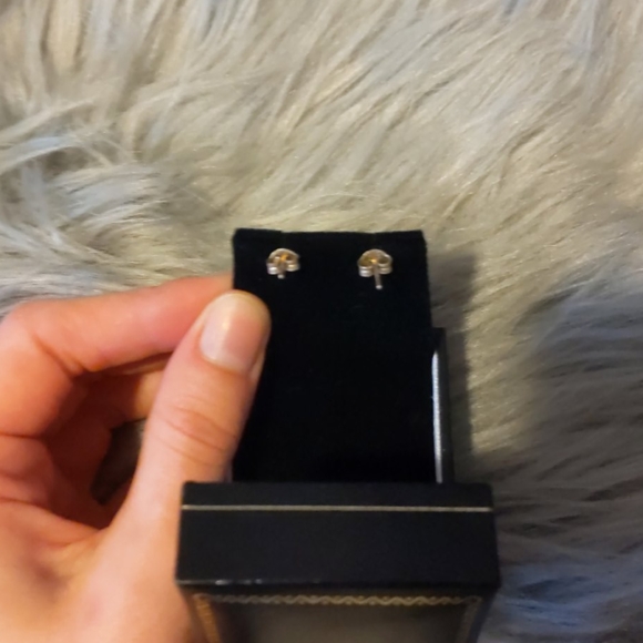 NWOT Pink Pearl Stud Earrings - Picture 2 of 3